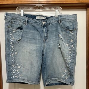 Torrid denim shorts size24